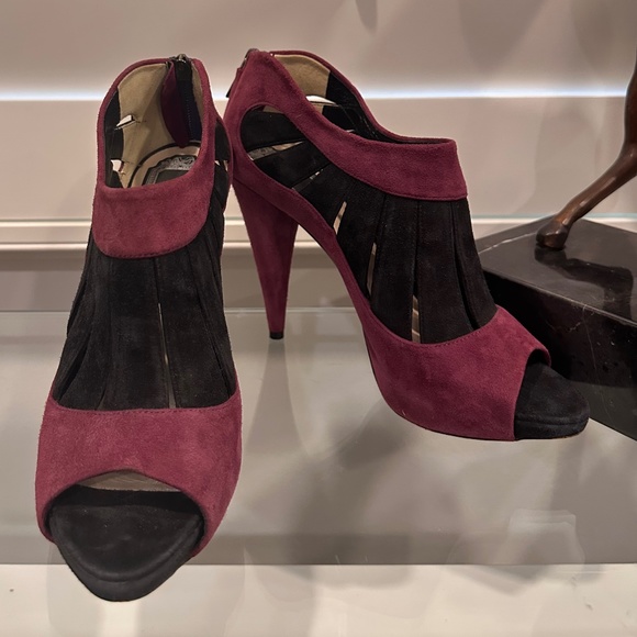 DIOR Caged Suede Peep Toe Bootie in Black and Magenta, Size 39 EU - Picture 2 of 5